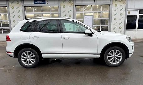 Volkswagen Touareg, 2017г., полный привод, автомат