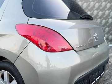 Peugeot 308, 2010г., передний привод, автомат