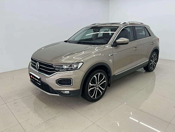 Volkswagen T-Roc, 2022г., передний привод, робот