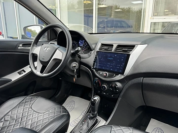 Hyundai Solaris, 2015г., передний привод, автомат