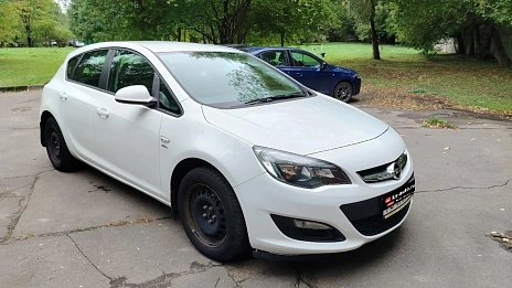 Opel Astra, 2015г., передний привод, автомат