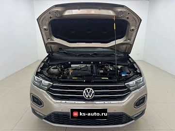 Volkswagen T-Roc, 2022г., передний привод, робот