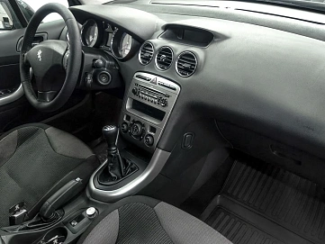 Peugeot 308, 2008г., передний привод, механика
