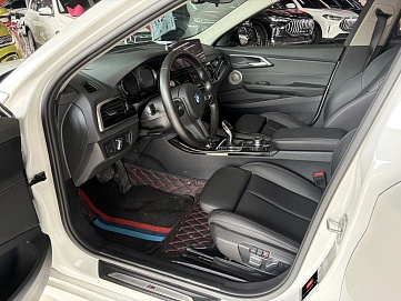 BMW 1 серии, 2022г., передний привод, робот