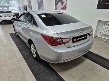 Hyundai Sonata, 2011г., передний привод, автомат