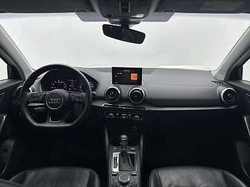 Audi Q2, 2022г, передний привод, робот