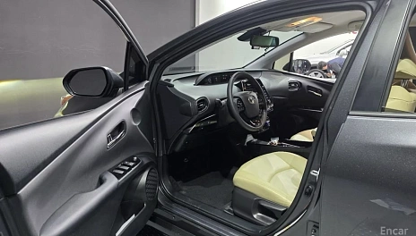 Toyota Prius, 2022г., полный привод, автомат