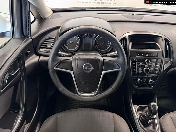Opel Astra, 2011г., передний привод, механика