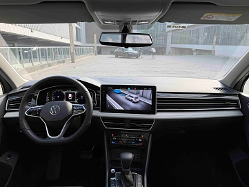 Volkswagen Tiguan, 2022г., передний привод, робот