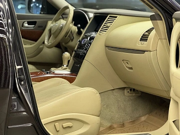 Infiniti QX70, 2016г., полный привод, автомат