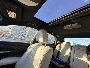 Infiniti Q70, 2015г., полный привод, автомат