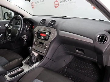 Ford Mondeo, 2009г., передний привод, механика