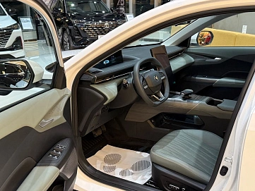 Changan Lamore, 2024г., передний привод, робот