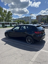 BMW 1 серии, 2020г, передний привод, механика