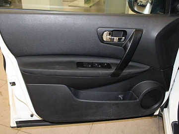 Nissan Qashqai, 2010г., передний привод, механика