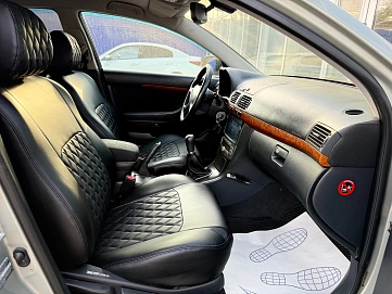Toyota Avensis, 2006г., передний привод, механика