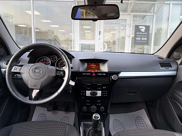 Opel Astra, 2013г., передний привод, механика