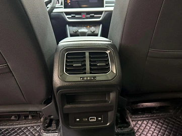 Volkswagen Tiguan, 2022г., передний привод, робот