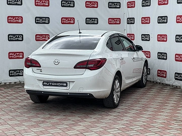 Opel Astra, 2012г., передний привод, механика