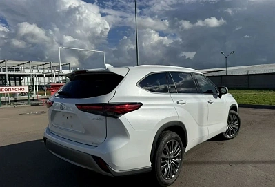 Toyota Highlander, 2026г, полный привод, автомат