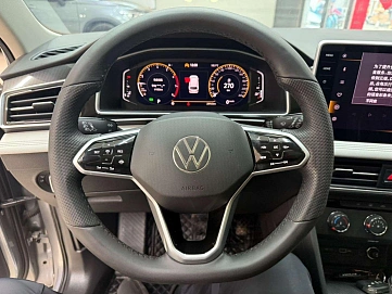 Volkswagen Tiguan, 2022г., передний привод, робот