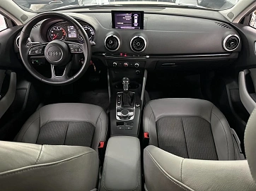 Audi A3, 2018г., передний привод, робот