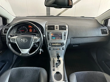 Toyota Avensis, 2012г., передний привод, вариатор