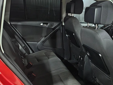 Volkswagen Tiguan, 2012г., передний привод, робот