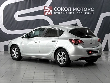 Opel Astra, 2010г., передний привод, автомат