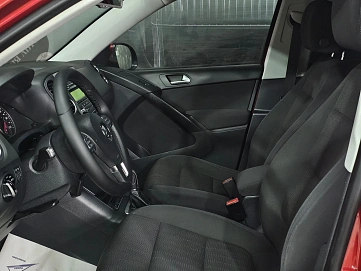 Volkswagen Tiguan, 2012г., передний привод, робот