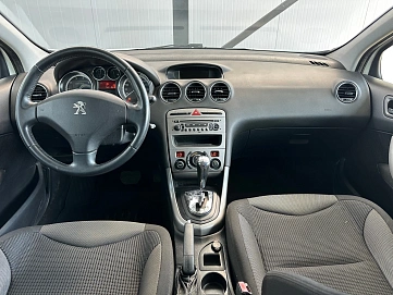 Peugeot 308, 2011г., передний привод, автомат