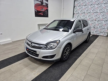 Opel Astra, 2012г., передний привод, механика