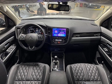 Mitsubishi Outlander, 2022г., передний привод, вариатор