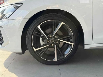 Audi A3, 2023г., передний привод, робот