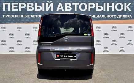 Honda Stepwgn, 2018г., передний привод, вариатор