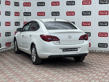 Opel Astra, 2012г., передний привод, механика