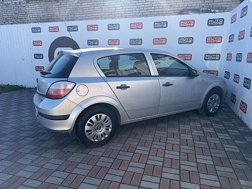 Opel Astra, 2006г., передний привод, механика