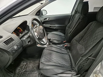 Opel Astra, 2012г., передний привод, механика