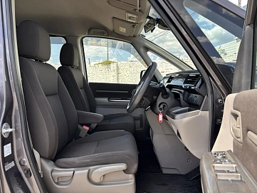 Honda Stepwgn, 2018г., передний привод, вариатор