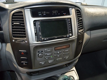 Toyota Land Cruiser, 2006г., полный привод, механика