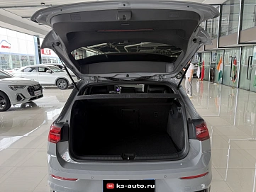 Volkswagen Golf, 2021г., передний привод, робот