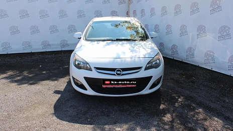 Opel Astra, 2014г., передний привод, механика