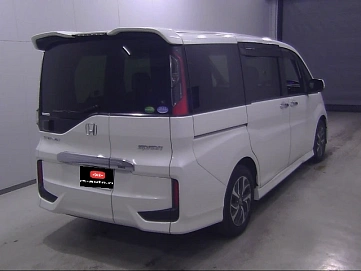 Honda Stepwgn, 2015г., передний привод, вариатор