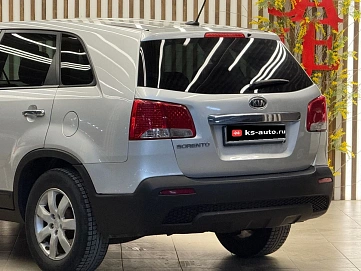 Kia Sorento, 2010г., передний привод, автомат
