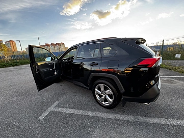 Toyota RAV4, 2021г., передний привод, вариатор