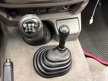 Toyota Land Cruiser, 2006г., полный привод, механика