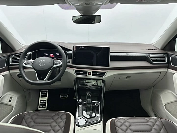 Volkswagen Tayron, 2022г, передний привод, робот
