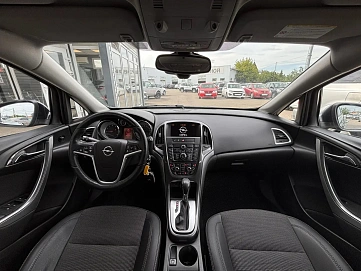 Opel Astra, 2013г., передний привод, автомат