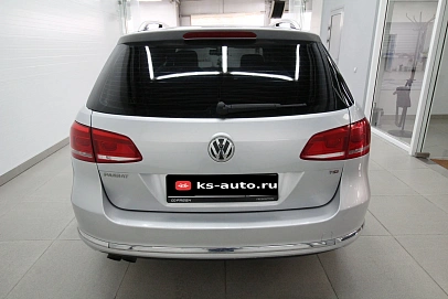 Volkswagen Passat, 2013г., передний привод, робот