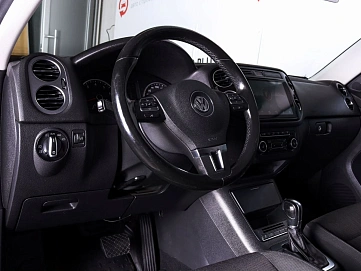 Volkswagen Tiguan, 2012г., полный привод, автомат